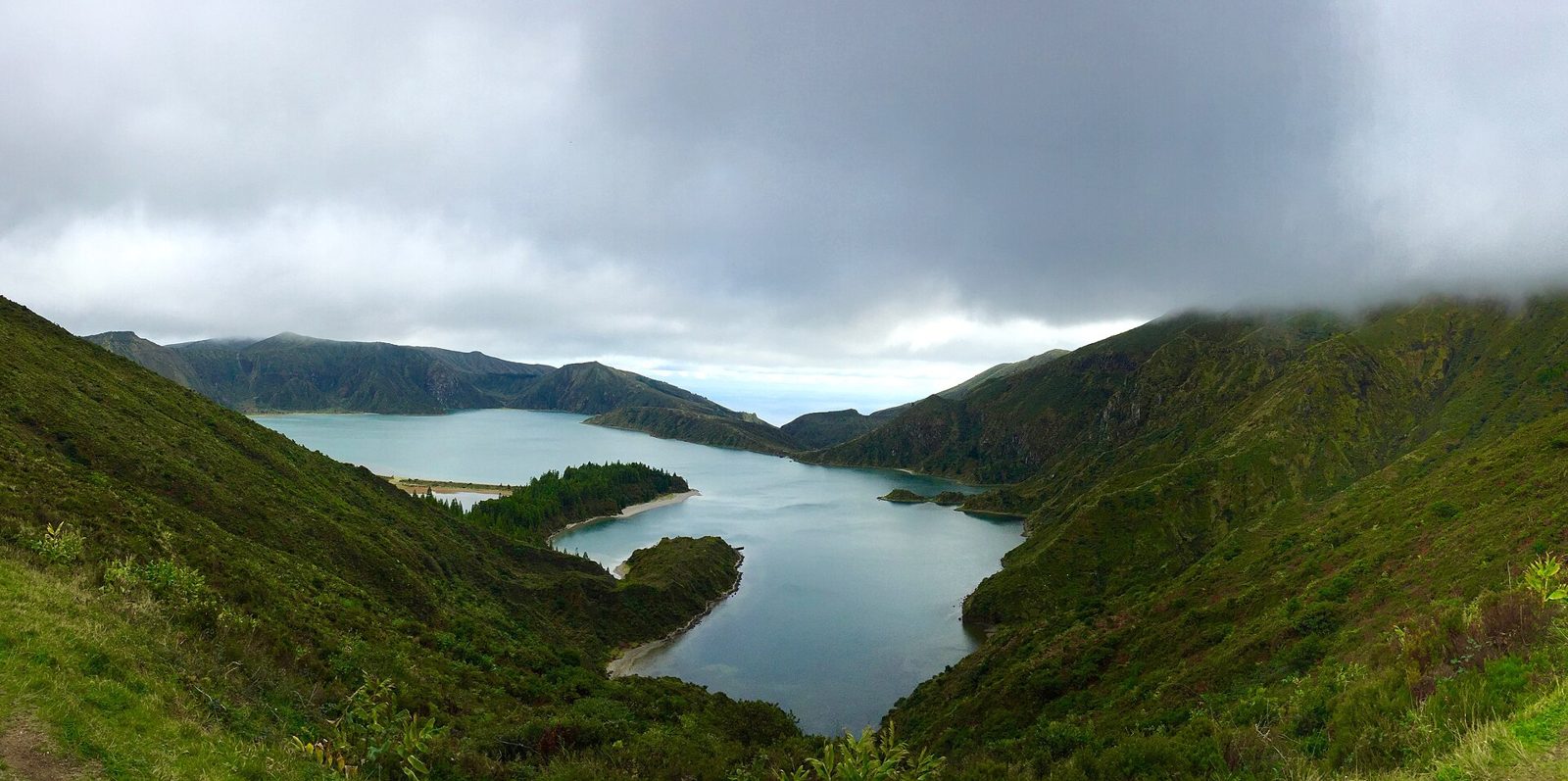 The lake and its beach from the crater rim