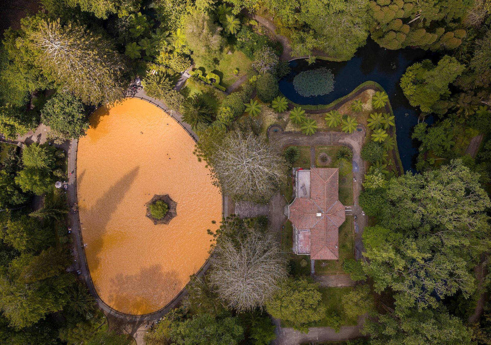 The thermal pool at Parque Terra Nostra from above