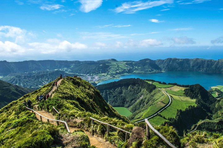 São Miguel West Van Tour: Sete Cidades & Fogo Lake + Lunch