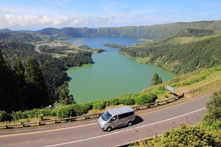 São Miguel West Van Tour: Sete Cidades & Fogo Lake + Lunch