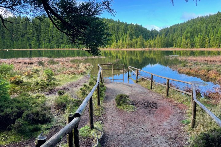 São Miguel West Van Tour: Sete Cidades & Fogo Lake + Lunch