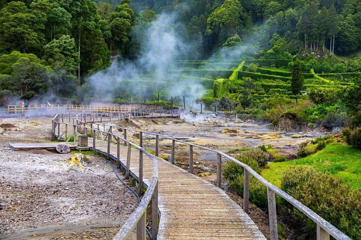 Private Guided Tour to Furnas and thermal baths.