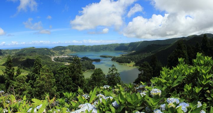 The twin lakes inside the Sete Cidades crater